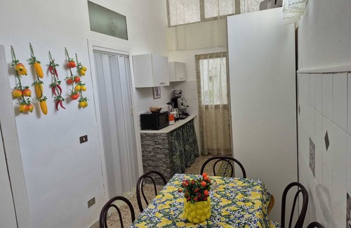Capaci House | Small Brazil Home 1 minute from metro stop and 5 minutes from the beach