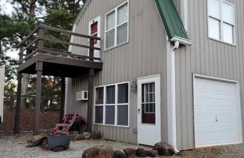 Comer House | Small Bunkhouse on Horse Farm with Pond!