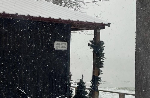 Russellville Cabin | Small cabin right on the lake !