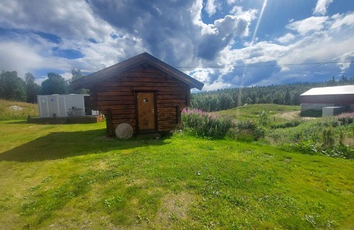 Hattfjelldal Ski Chalet | small camping cabbin with bathroom near by