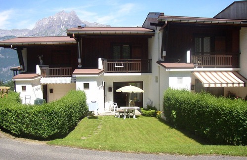 Sallanches Ski Chalet | Small chalet in residence with swimming pool
