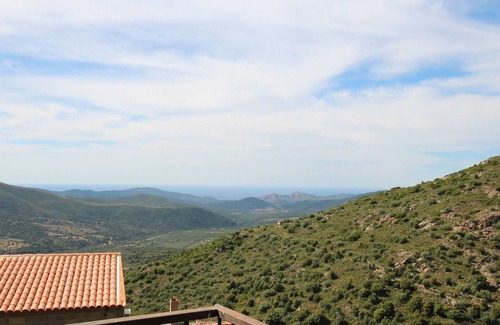 Lama House | Small charming house between sea and mountains
