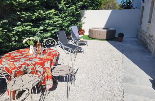 St.-Remy-de-Provence Apartment | Small cocoon in the heart of St Rémy with spa