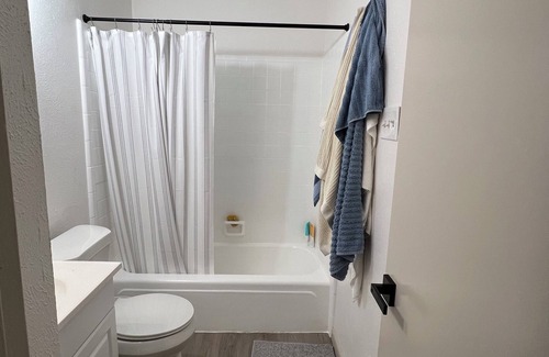 West Arlington House | Small Comfy Midterm Home