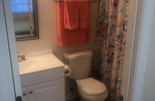 Savannah Condo | Small condo walking distance from GSU Armstrong campus & St Joseph Hospital.