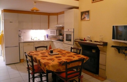 Saint-Epain Cottage | Small corner for sinners and hikers, calm relaxation in the country.