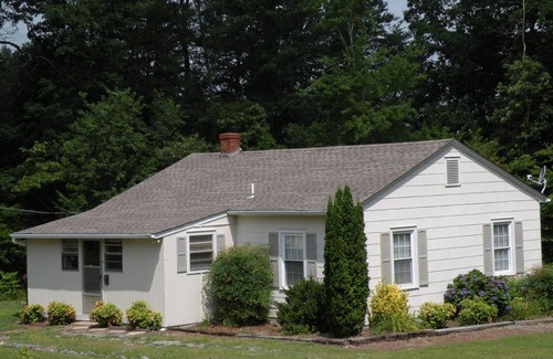 Connellys Springs Cottage | Small Cottage Nestled in the Foothills of North Carolina