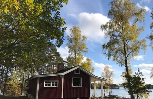 Varnamo Municipality Cottage | Small cottage with 20 m to Lake Hindsen