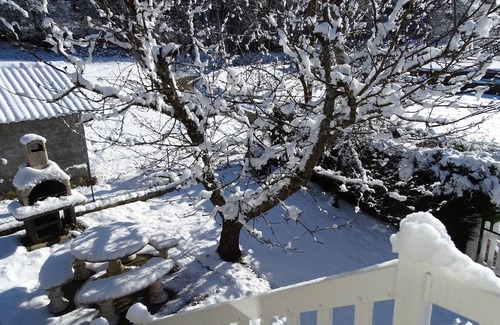 Siguer Apartment | Small cottage with private garden in a peaceful setting surrounded by mountains