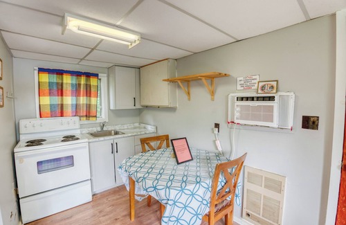 Frontenac Cabin | Small CottagennCharming 2-Bed Cottage: Your Lakeside Oasis for 4!