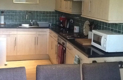 Laverton Cottage | Small country Cottage in 4 acres of Parkland. Towels and Linen Provided.