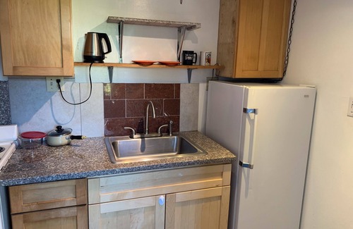 Mount Davidson Manor House | Small Cozy Space in Ingleside