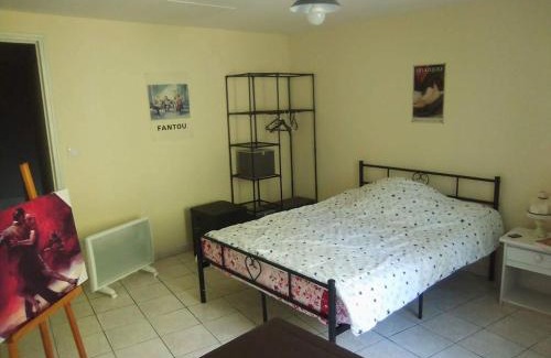 Fumel Apartment | Small, discreet and bright townhouse