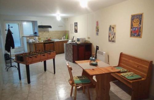 Fumel Apartment | Small, discreet and bright townhouse