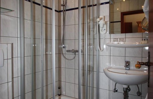 Plutscheid Bed & Breakfast | Small double room - Gasthaus-Pension-Rest. Bucket