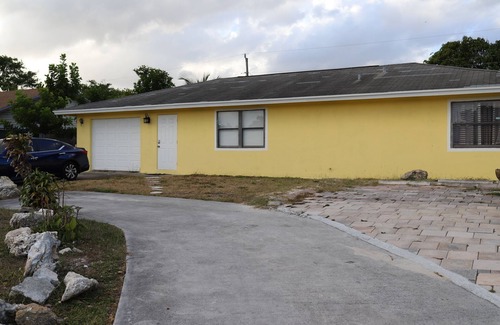 Lake Worth Apartment | Small efficiency hypoluxo