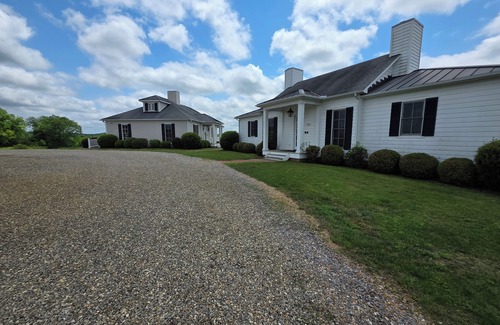 Farmville Cottage | Small efficiency unit near Hampden-Sydney and Longwood