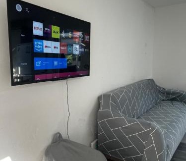 Enfield Highway House | Small En-suite