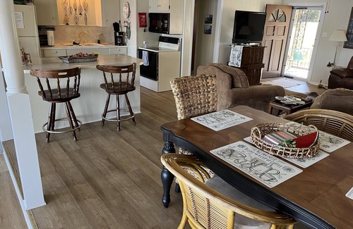Farmerville House | Small Families and Fishermen welcome! Boat ramp/fire pit/kayaks.