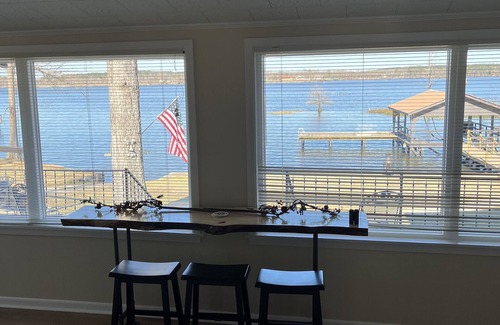 Farmerville House | Small Families and Fishermen welcome! Boat ramp/fire pit/kayaks.