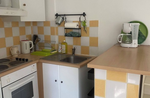 Cadereau House | Small flowered house with private garden near town center
