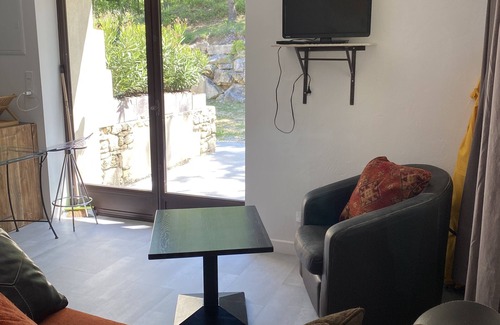 Saint-Martin-de-Castillon Other | Small Provencal farmhouse with p terrace and close to tourist attractions