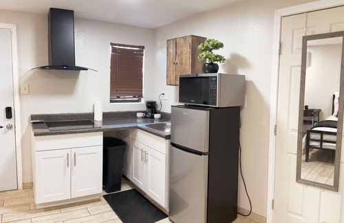 Eastern Division Apartment | Small Full Apartment in Lrdo