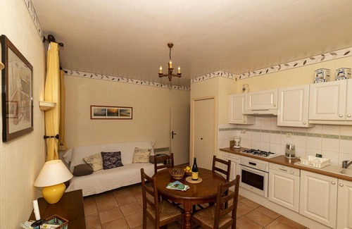 Pleudihen-sur-Rance Cottage | Small gîte 4 km from the beach.