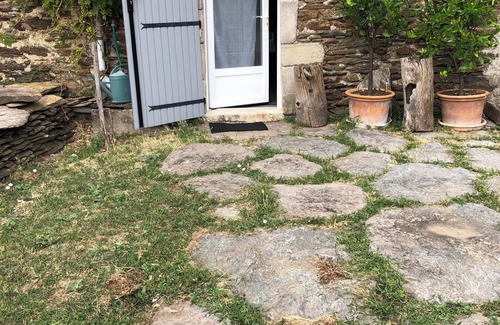 Concoules Apartment | Small gîte in Cevennes with artisan workshops