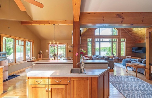 North Kawartha Cottage | Small group Autumn rate! Ask Family cottage private beach, volleyball, fire pit
