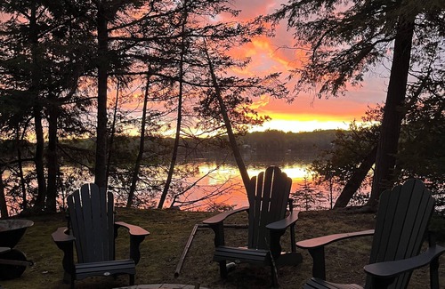 North Kawartha Cottage | Small group Autumn rate! Ask Family cottage private beach, volleyball, fire pit