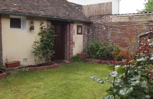 La Neuve-Lyre House | Small Half-timbered norman house in village with all convenience store