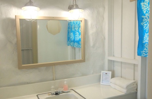 Andros Town Hotel | Small Hope Bay Lodge