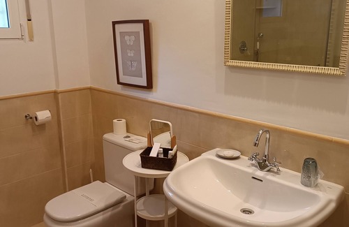 Alpera Bed & Breakfast | Small hotel among vineyards with swimming pool and fireplace, pet friendly