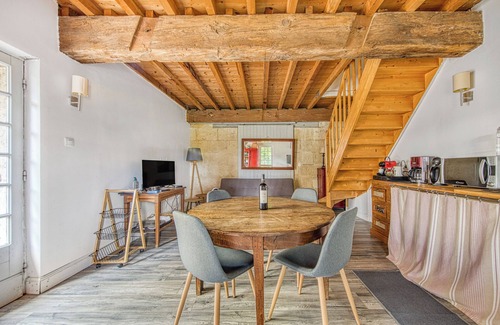 Arveyres House | Small House "Bel En Rouge" with Shared Terrace, Shared Garden and Wi-Fi