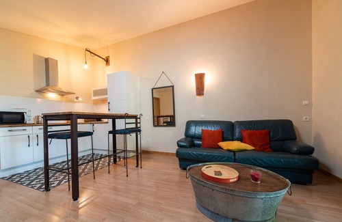 Le Soler Cottage | Small House 'Du Mas De L'horte' with Mountain View, Wi-Fi and Air Conditioning