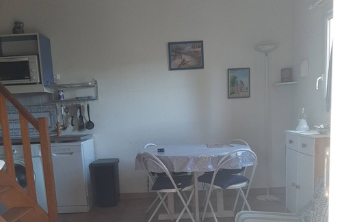 Eyguieres House | Small house in a residence.