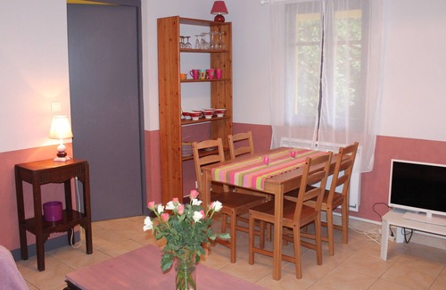 Labenne House | Small house in park with large pool