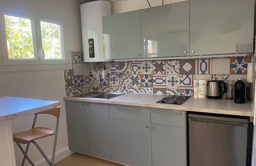 Sainte-Anne House | Small house in quiet, shady garden close to beaches and stadium