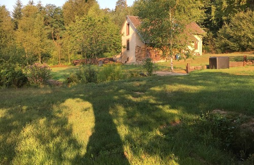 Saint-Remy House | Small house in the middle of the forest.