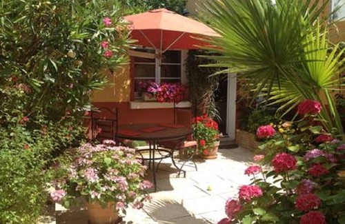 Vannes House | Small house with interior patio