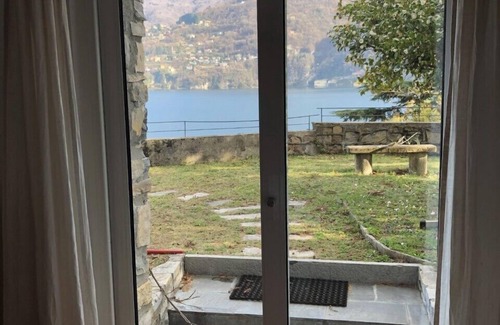 Carate Urio House | Small house with large garden, view of Como Lake 'Sans Souci'