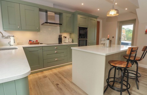Endon Cottage | SMALL LANE BARN, family friendly, character holiday cottage in Endon