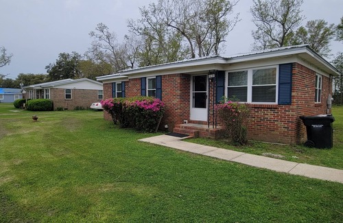 Loxley House | Small nhouse inside the City of Loxley. Big yard. Sage and calm neighborhood