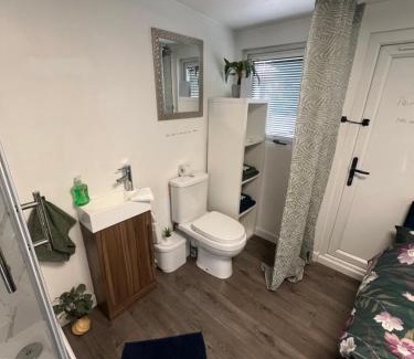 Henley Bed & Breakfast | Small quirky studio