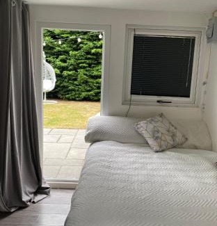 Henley Bed & Breakfast | Small quirky studio