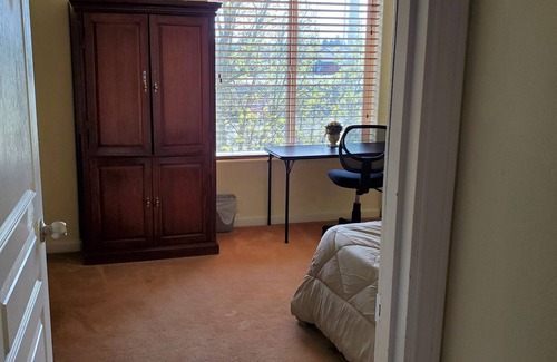 Five Oaks House | Small Room With A Full-size Bed