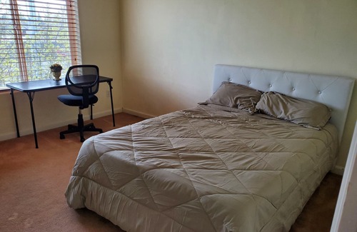 Five Oaks House | Small Room With A Full-size Bed