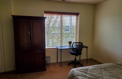 Five Oaks House | Small Room With A Full-size Bed