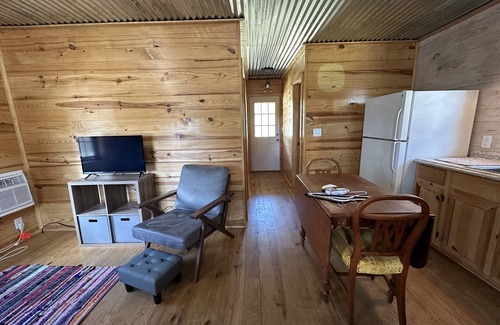 Quitman Cabin | Small Rustic Cabin Near Greers Ferry Lake w/1 Bedroom 1 Bath &Full Size Sofa bed